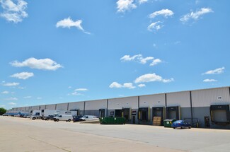 More details for 10400-10440 Hickman Rd, Clive, IA - Industrial for Lease