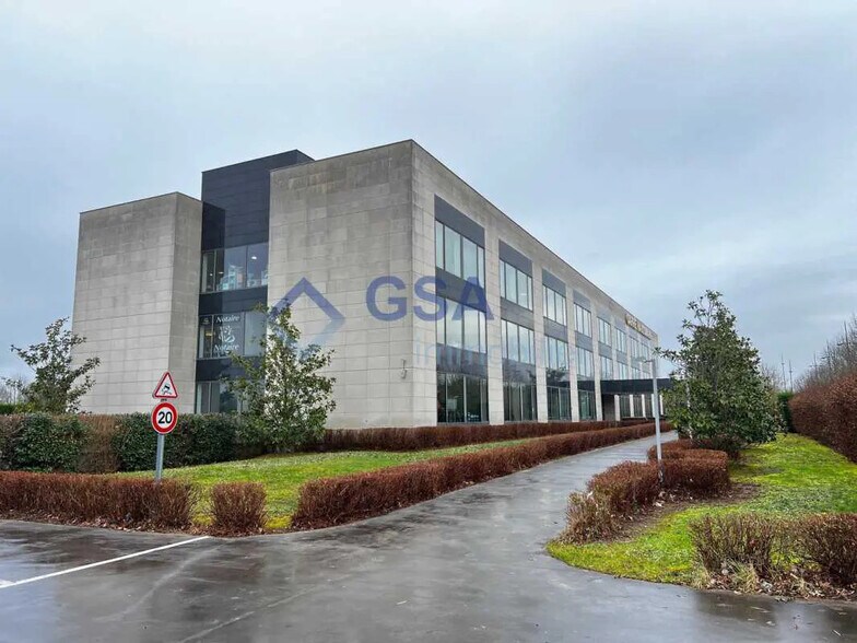 Office in Lieusaint for lease - Building Photo - Image 1 of 9