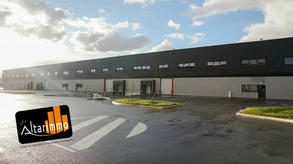 Flex in Chartres for lease - Building Photo - Image 1 of 7