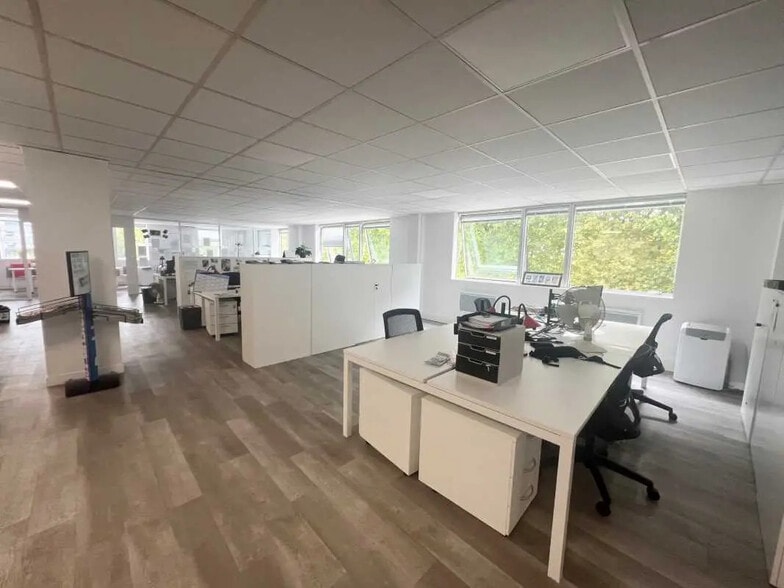 Office in Créteil for lease - Interior Photo - Image 1 of 5