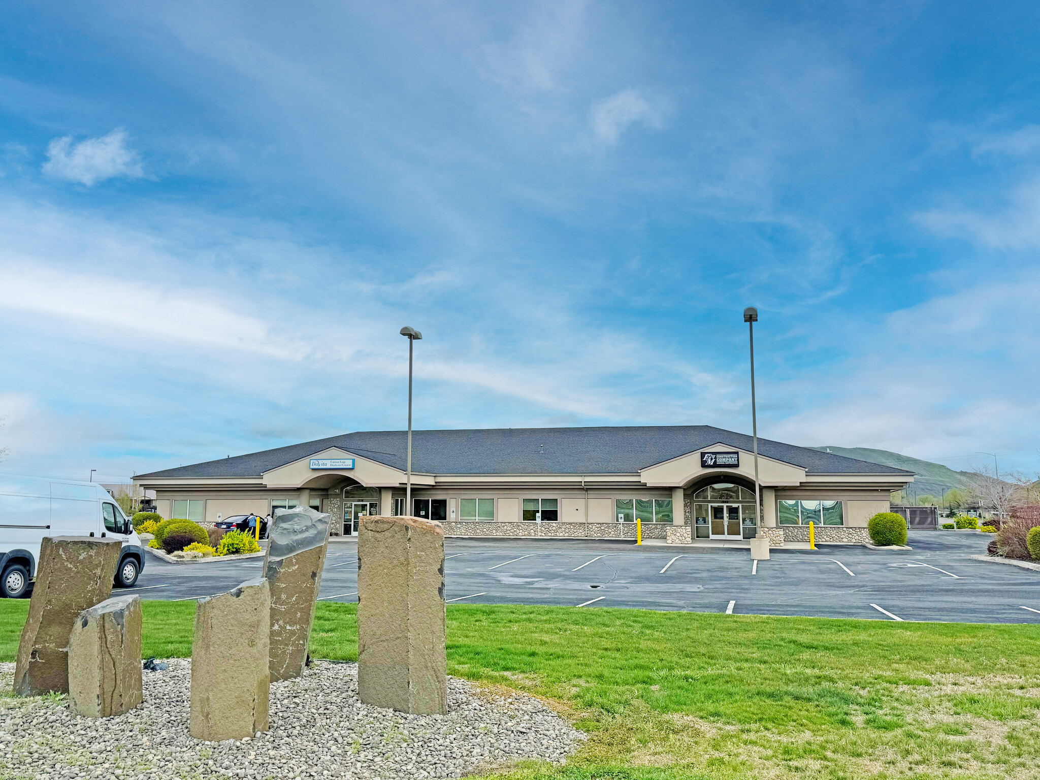 1236-1240 Ahtanum Ridge Dr, Yakima, WA for lease Building Photo- Image 1 of 16