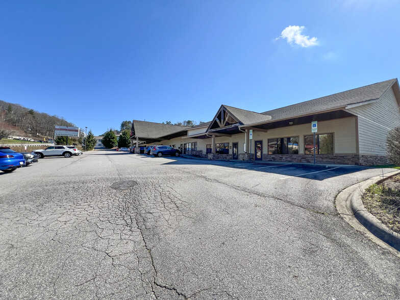 876 New Leicester Hwy, Asheville, NC for lease - Building Photo - Image 3 of 14