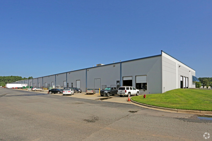2933 S Miami Blvd, Durham, NC for lease - Building Photo - Image 2 of 9