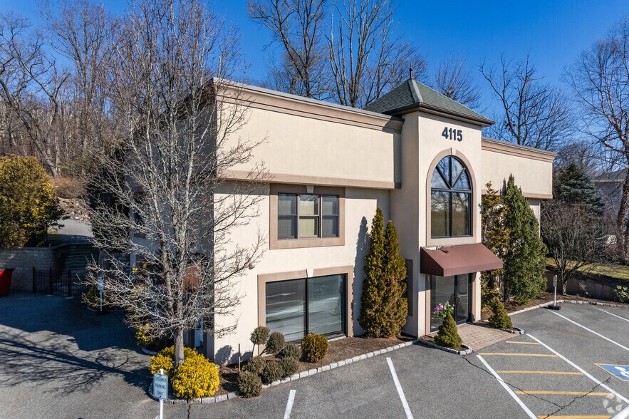 4115 Mendon Rd, Cumberland, RI for sale - Primary Photo - Image 1 of 1