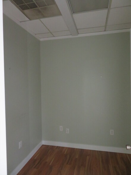 4801 Wisconsin Ave NW, Washington, DC for sale - Building Photo - Image 3 of 13