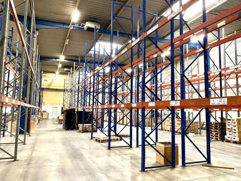 Flex in Torcy for lease - Interior Photo - Image 2 of 8