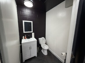 1001 W Tremont Ave, Charlotte, NC for lease Interior Photo- Image 2 of 5