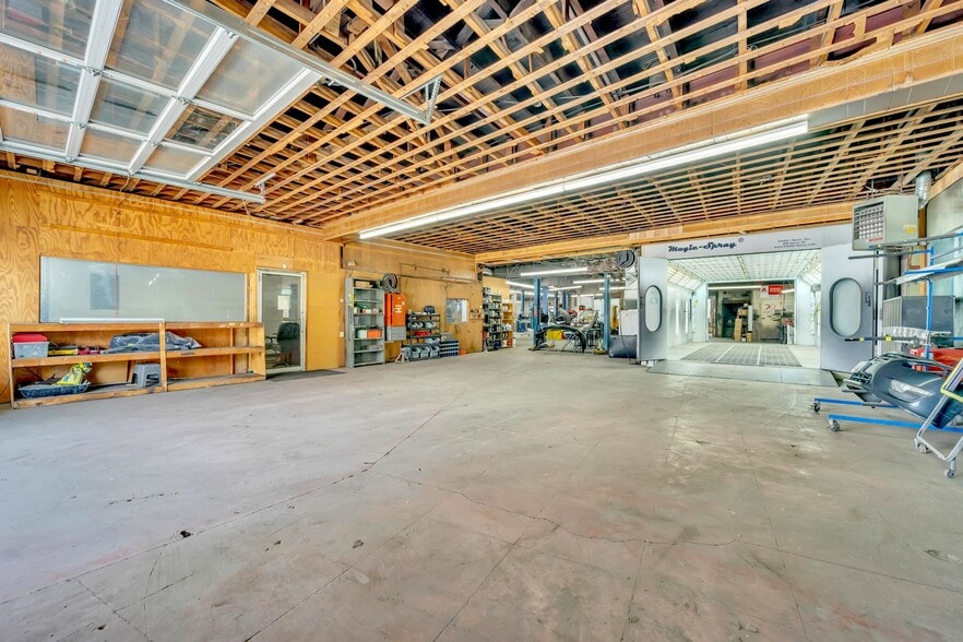 4423 Belair Rd, Baltimore, MD for sale - Interior Photo - Image 3 of 30