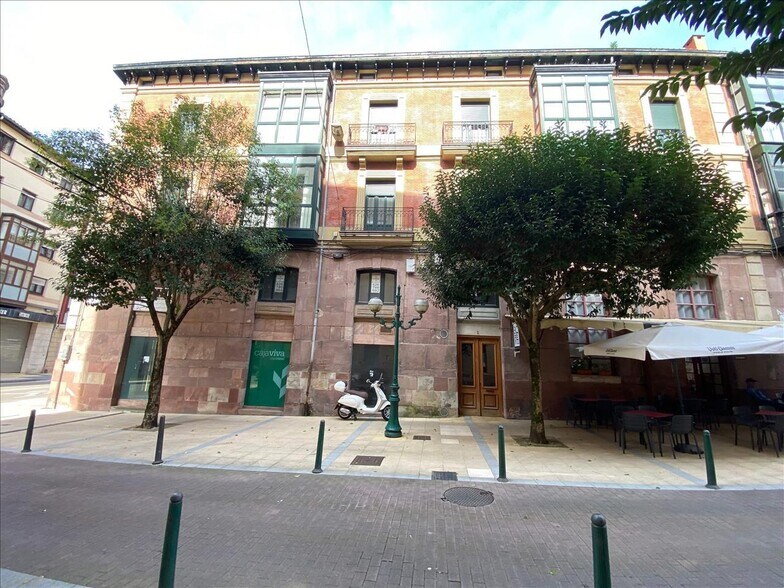 Retail in Torrelavega for sale - Building Photo - Image 2 of 16