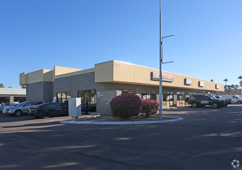 2534 W Broadway Rd, Mesa, AZ for lease - Primary Photo - Image 1 of 12