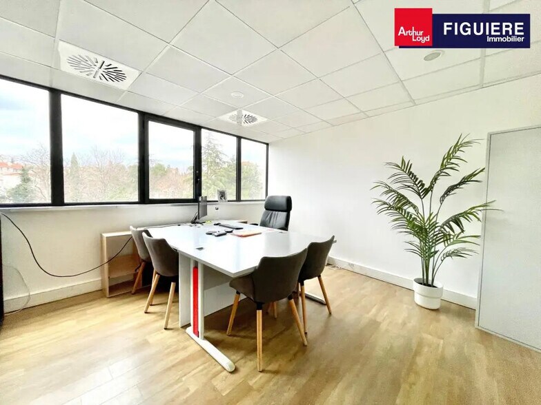 Office in Aix-en-Provence for lease - Interior Photo - Image 2 of 12