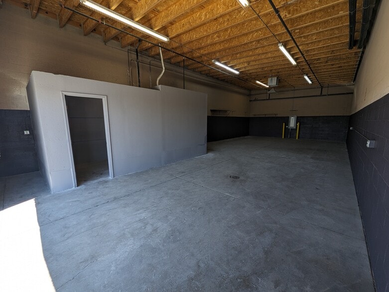 3735 N Nellis Blvd, Las Vegas, NV for lease - Interior Photo - Image 3 of 7