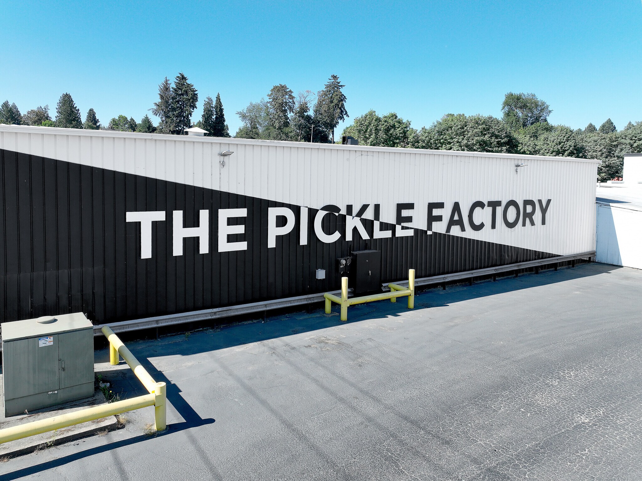 866-900 N Columbia Blvd, Portland, OR for sale Primary Photo- Image 1 of 4