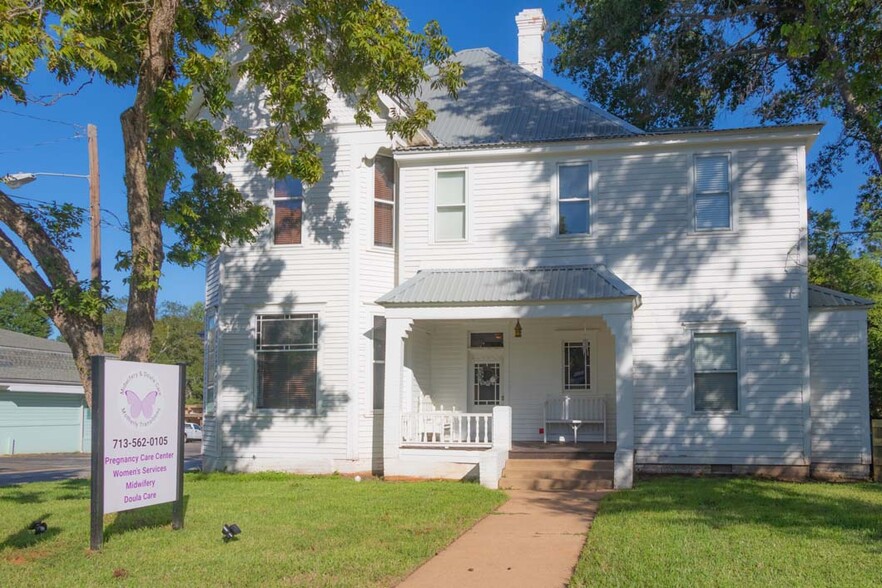 816 North St, Nacogdoches, TX for lease - Building Photo - Image 1 of 12