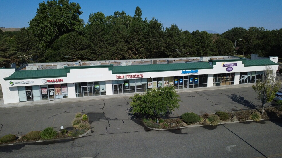 3001 W 10th Ave, Kennewick, WA for lease - Building Photo - Image 2 of 5