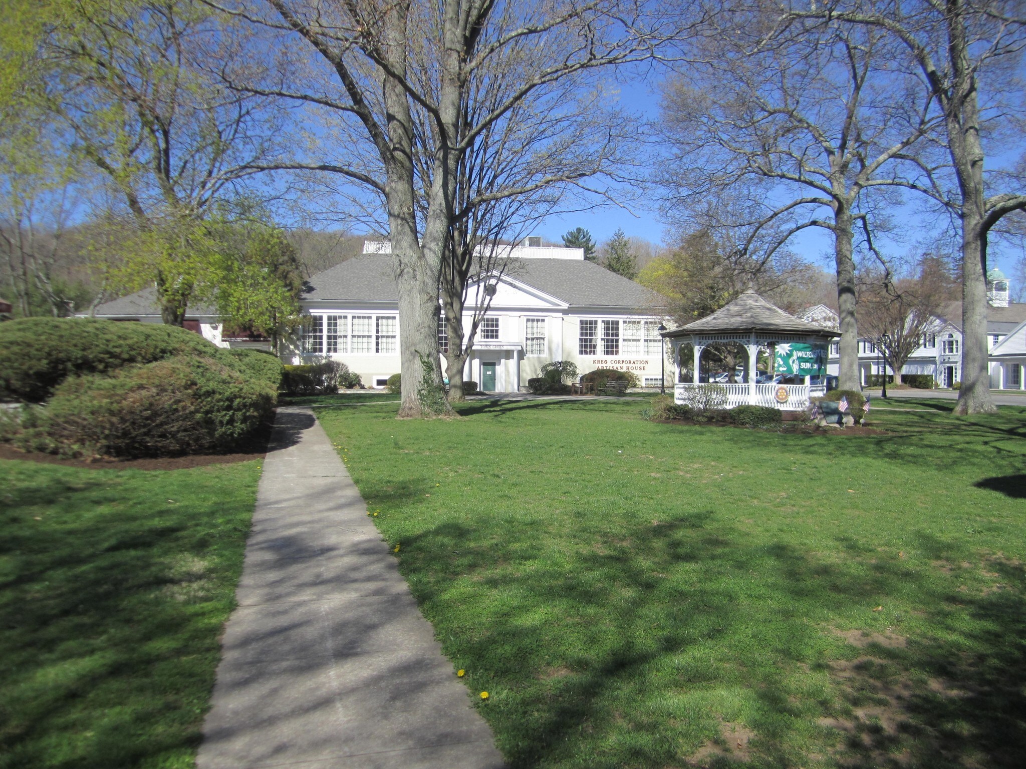 101 Old Ridgefield Rd, Wilton, CT 06897 Town Green