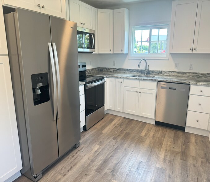 5652 Bayside Rd, Virginia Beach, VA for sale - Interior Photo - Image 2 of 12