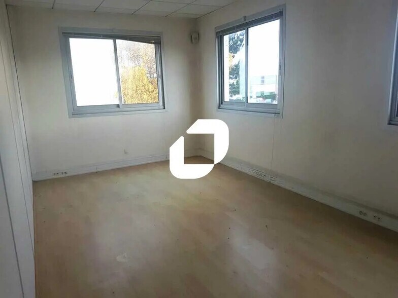 Office in Argenteuil for lease - Interior Photo - Image 2 of 5