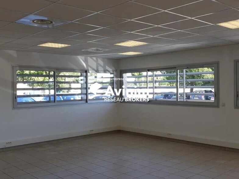 Office in Lunel for lease - Interior Photo - Image 1 of 5