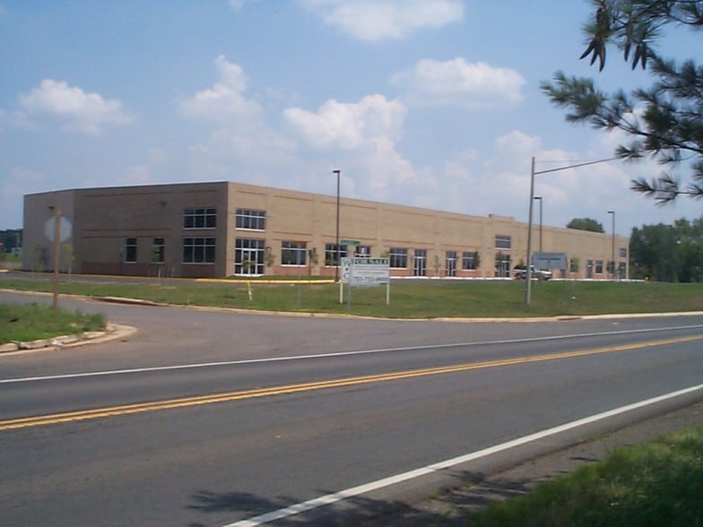 12061-12109 Cadet Ct, Manassas, VA for lease - Building Photo - Image 3 of 3