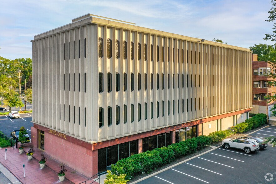 9 Park Pl, Great Neck, NY for sale - Building Photo - Image 1 of 1