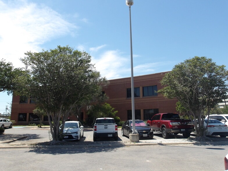 1713 Treasure Hills Blvd, Harlingen, TX for lease - Building Photo - Image 3 of 20