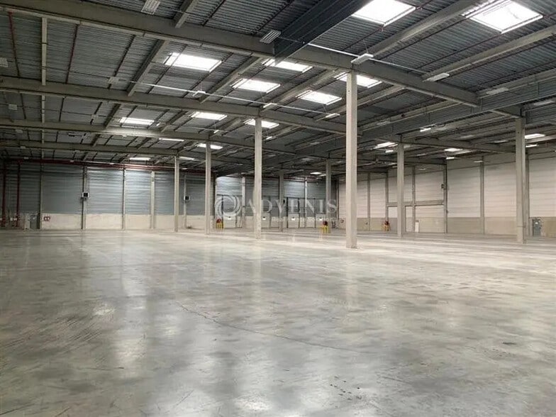 Industrial in Mer for lease - Interior Photo - Image 3 of 5