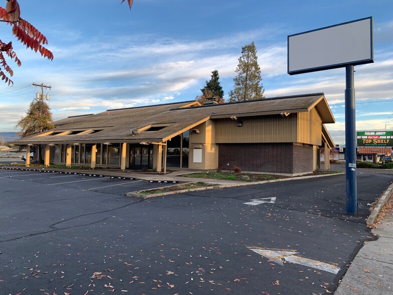 827 S Central Ave, Medford, OR for sale - Primary Photo - Image 1 of 1