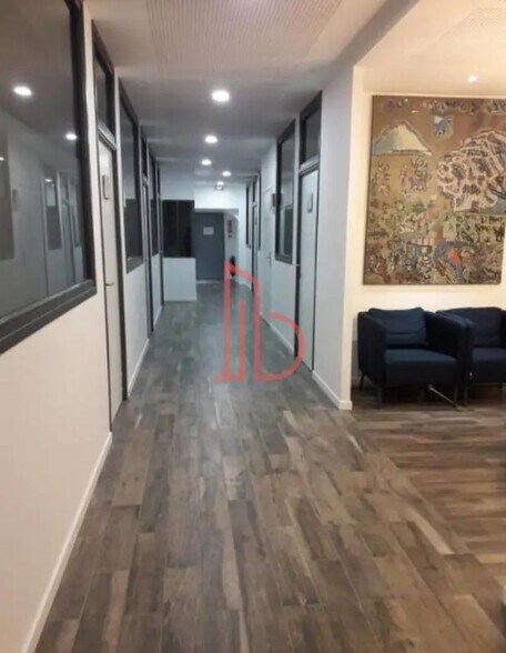 Office in Bordeaux for lease - Lobby - Image 2 of 4