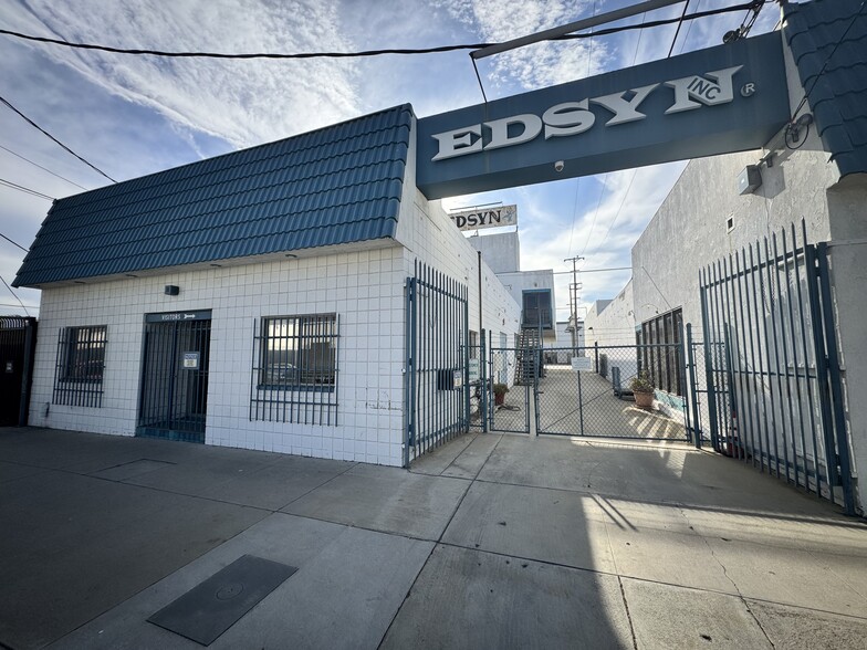 15954-15958 Arminta St, Van Nuys, CA for sale - Building Photo - Image 3 of 8