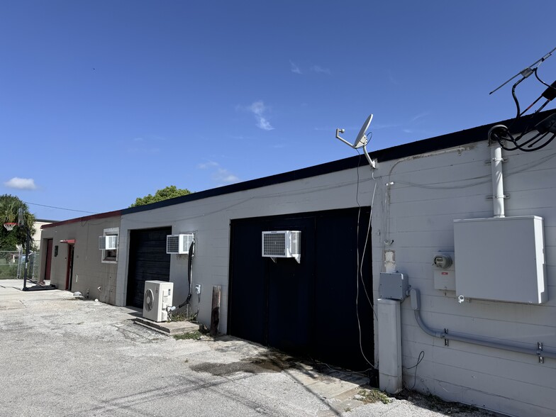 2402 Coolidge Ave, Orlando, FL for lease - Building Photo - Image 2 of 6