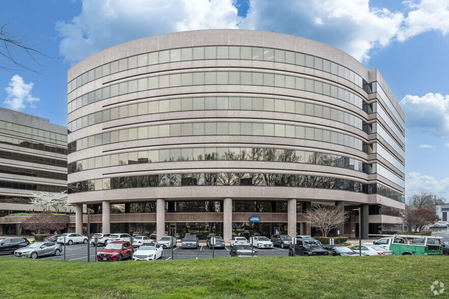 8300 Boone Blvd, Vienna, VA for lease - Building Photo - Image 1 of 6