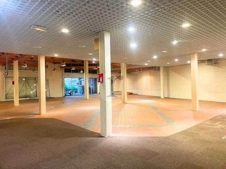 Retail in Marcq-en-Baroeul for sale - Interior Photo - Image 1 of 4