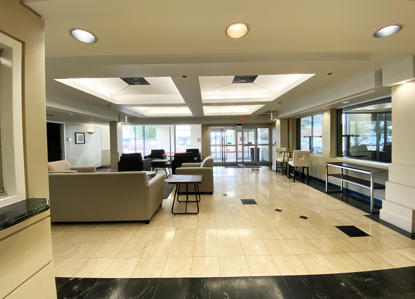 5314 Dashwood Dr, Houston, TX for lease - Lobby - Image 2 of 13