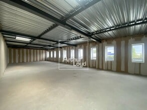 Office in Servon for lease Interior Photo- Image 2 of 3