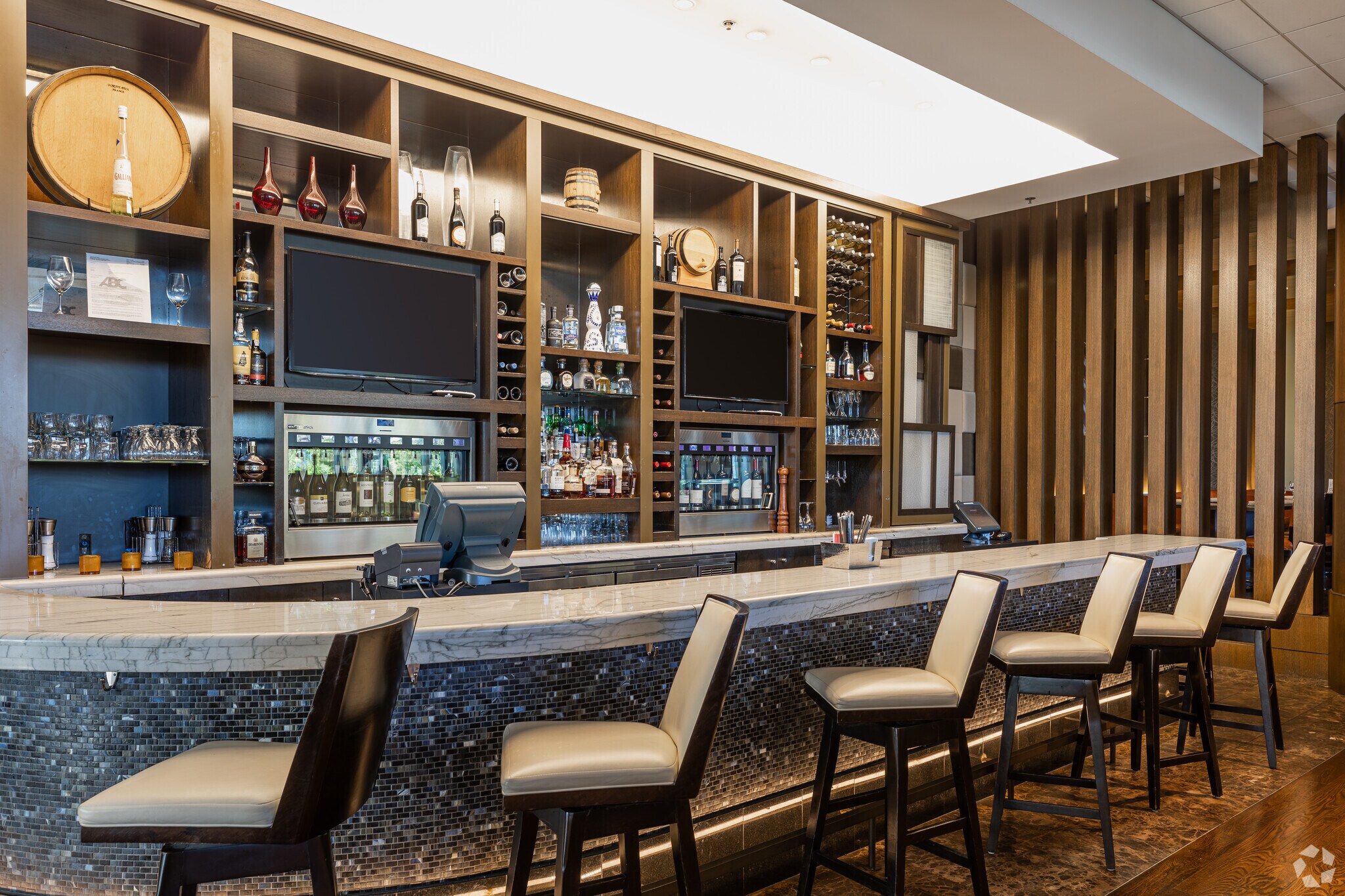 300500 Frank W Burr Blvd, Teaneck, NJ 07666 Glenpointe