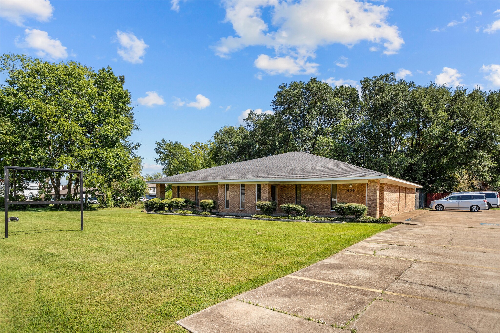 609 Ellis Ave, Lufkin, TX for sale Building Photo- Image 1 of 25