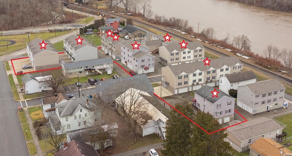 82 Unit Townhome/Apartment Portfolio portfolio of 11 properties for sale on LoopNet.com - Building Photo - Image 2 of 64