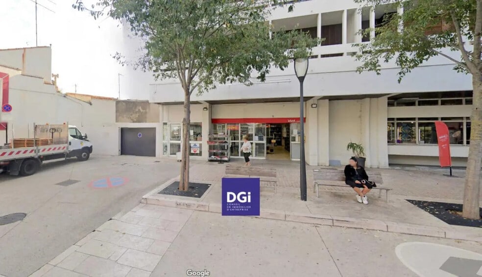 Retail in Nîmes for lease - Building Photo - Image 2 of 3