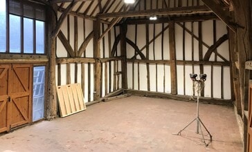 Burnt House Ln, Cowfold for lease Interior Photo- Image 1 of 2