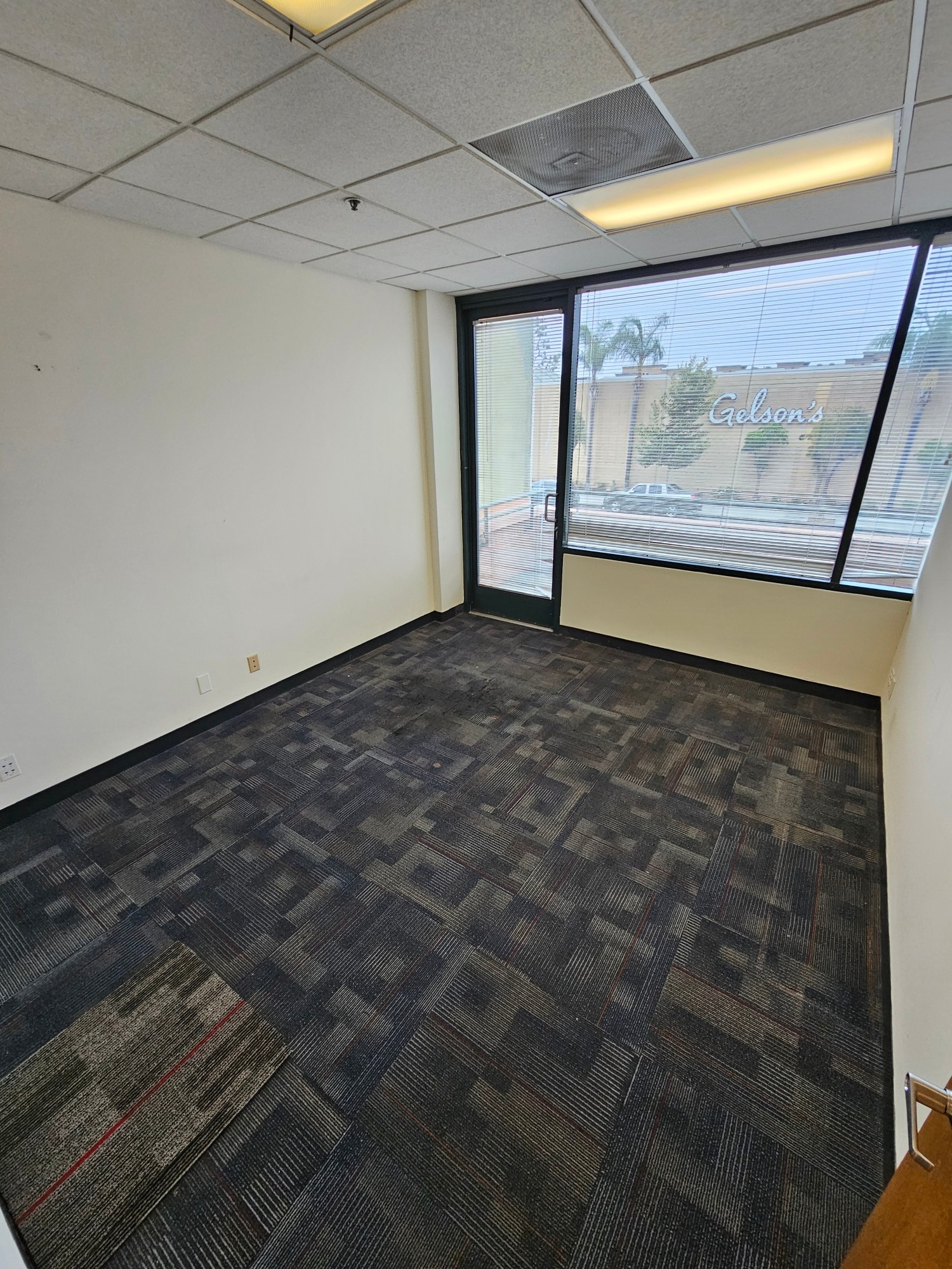 4705 Laurel Canyon Blvd, Studio City, CA for lease Interior Photo- Image 1 of 2