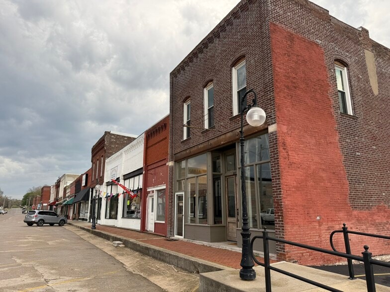207 W Main St, Ash Grove, MO for sale - Building Photo - Image 3 of 14
