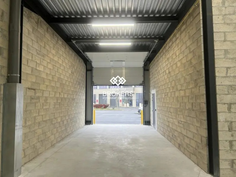 Flex in Saint-Pierre-du-Perray for lease Interior Photo- Image 1 of 6