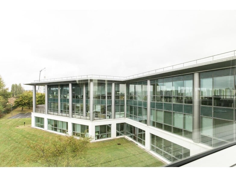 229 Rue De La Belle Etoile, Roissy-en-France for lease - Building Photo - Image 2 of 12