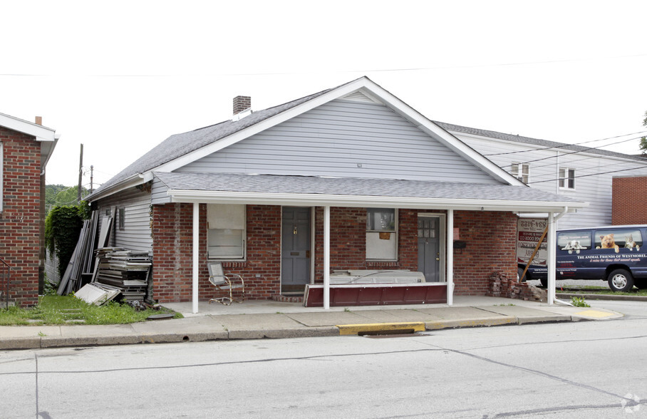 4 N 3rd St, Youngwood, PA for sale - Primary Photo - Image 1 of 2