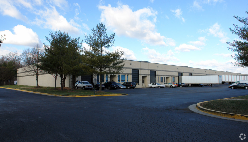 651-687 Commerce Dr, Upper Marlboro, MD for lease - Building Photo - Image 2 of 7