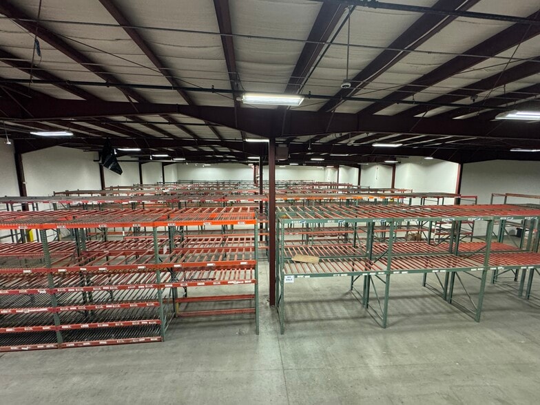 21 Industrial Dr, South Hadley, MA for lease - Interior Photo - Image 3 of 16