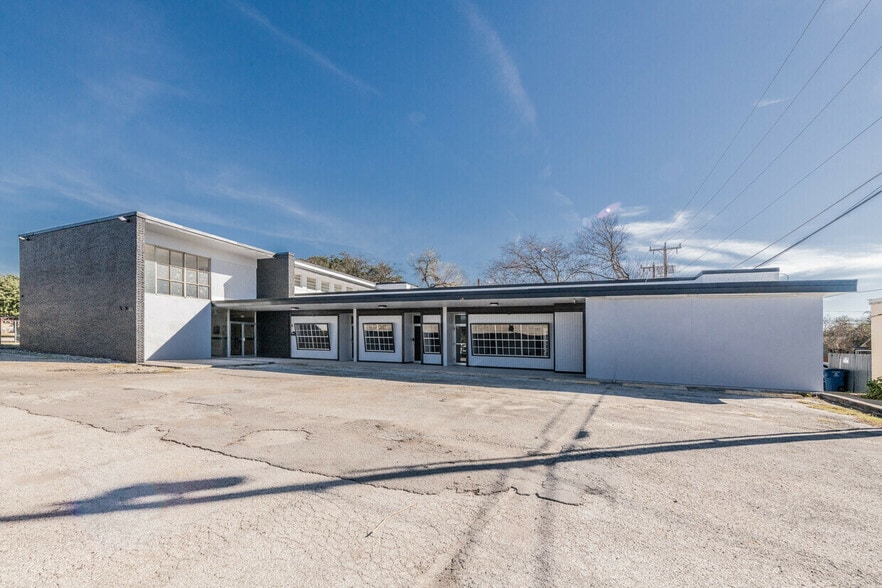 910 Manor Dr, San Antonio, TX for lease - Building Photo - Image 1 of 11