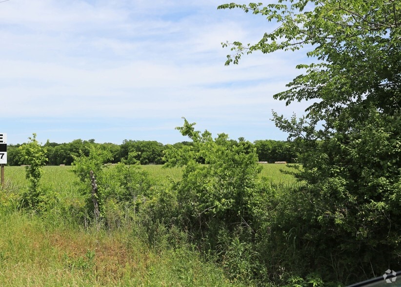 E I 35, Red Oak, TX for lease - Primary Photo - Image 1 of 4