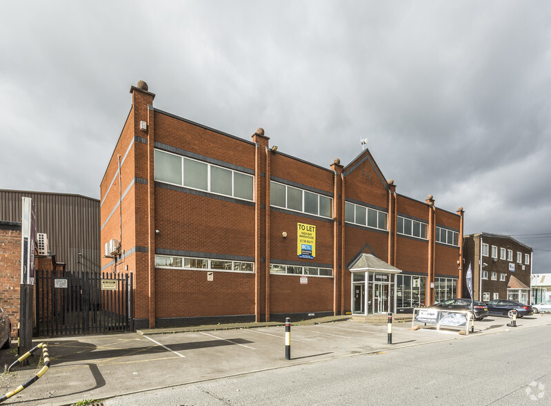 Lyons Rd, Manchester for lease - Primary Photo - Image 1 of 2